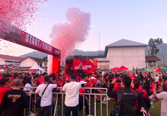 
					Meriah! Ribuan Pelari Ikuti Soekarno Fun Run 6K di Selogiri Wonogiri