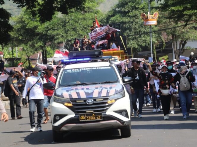 
					Mitra MBG di Trenggalek Ngluruk ke Gedung Dewan, Minta Program Makan Bergizi Gratis Tetap Berlanjut