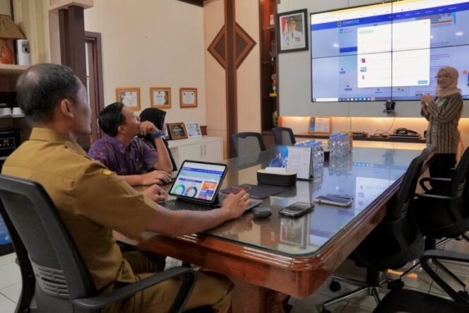 
					Tangani Informasi Palsu dan Hoaks, Diskomdigi Jateng Perkuat Kolaborasi Wujudkan “Padhang”