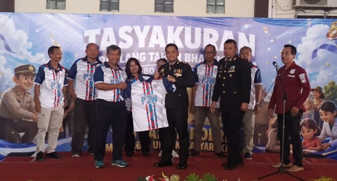 
					Persatuan Jurnalis Wonogiri Beri Surprise di HUT Bhayangkara ke-80 Untuk Polres Wonogiri