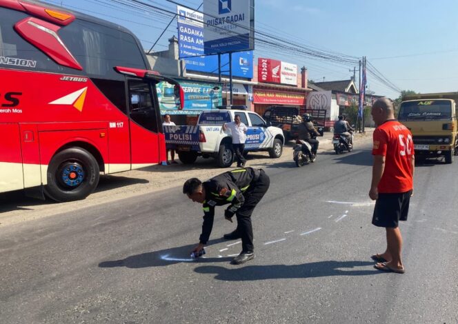 
					Gagal Nyalip, Pengendara Motor Terluka Usai Tabrak Bus di Baturetno Wonogiri