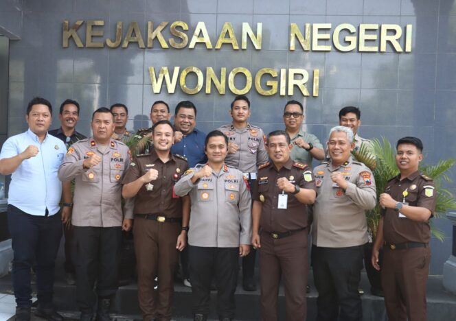 
					Perkuat Sinergitas Penegakan Hukum, Kapolres Wonogiri dan Kajari Wonogiri Bahas Penguatan Koordinasi