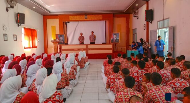 
					Melalui MPLS, Polisi Bekali Siswa Baru SMKN 1 Jatiroto dengan Edukasi Bahaya Narkoba dan Judol