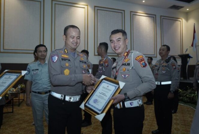 
					Satlantas Polres Trenggalek Sabet Predikat Validasi ETLE Terbaik Tingkat Polda Jatim