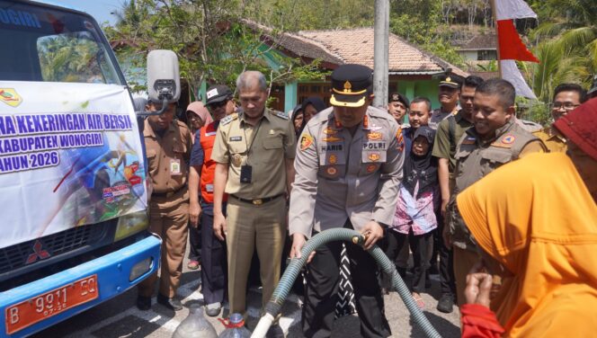 
					Polres Wonogiri Bersama Pemkab Salurkan 10 Tangki Air Bersih ke Warga Terdampak Kekeringan di Tlogosari
