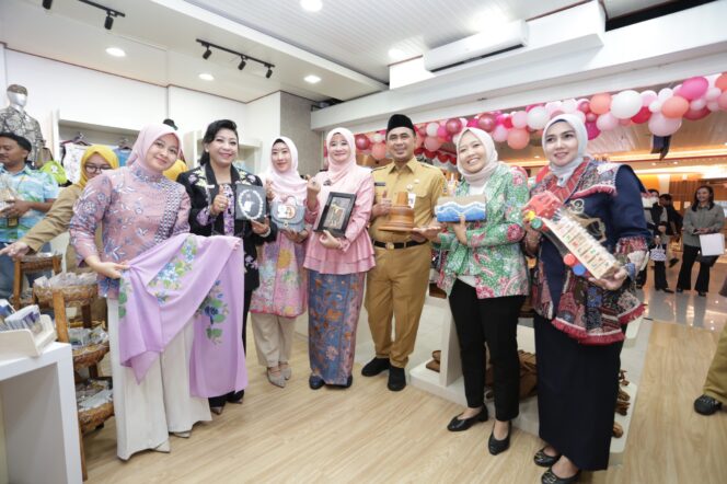
					UKM Jateng Corner Siap Sambut MTQ Nasional dengan Tawarkan Beragam Produk Unggulan